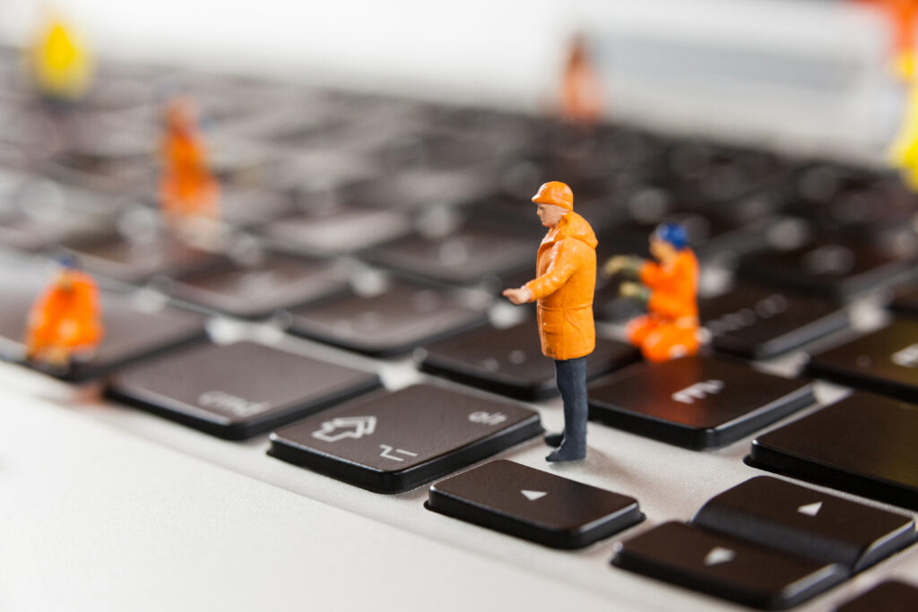 miniature-workmen-repairing-laptop-keyboard-scaled